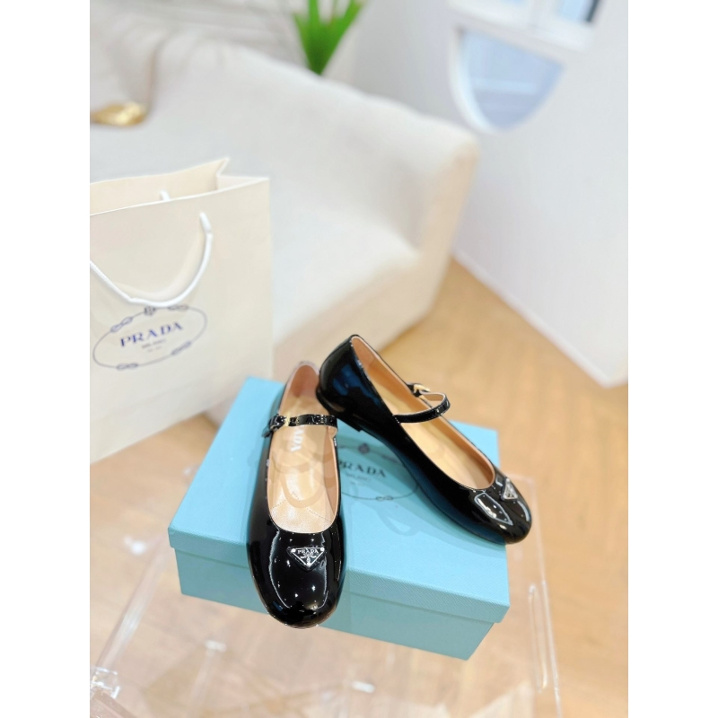 Pra*a flat shoes